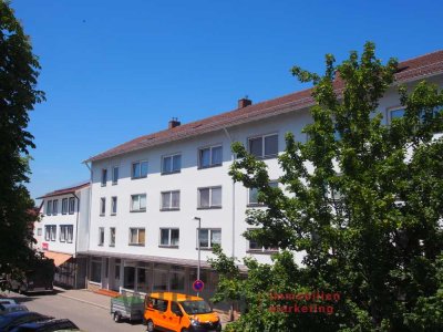 * HELLE 4-ZIMMERWOHNUNG AUF DEM LINDENBERG-KEIN BALKON UND AUFZUG *