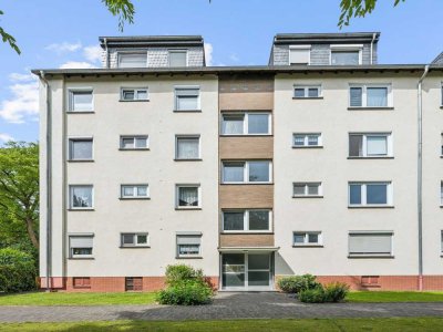 Attraktive 4-Zimmer-Dachgeschosswohnung mit Balkon und Stellplatz in Monheim
