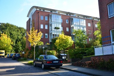 Vollständig renovi. 4-Zimmer-Wohnung mit Balkon und Einbauküche in Langenbek, Hamburg
