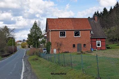 Einfamilienhaus, Anbau, Pkw-Stellplatz - provisionsfrei
