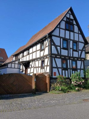 Historisches Anwesen in der Nähe einer Reitanlage