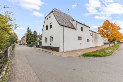 Charmantes Ein- bis Zweifamilienhaus mit renovierter Wohnung, Garten und Garage in Lingenfeld