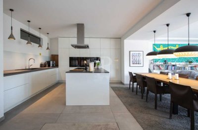 EINE LUXURIÖSE WOHNUNG WIE IHR EIGENES HAUS MIT EINBAUSCHRÄNKEN EINBAUKÜCHE KAMIN UND WEINKELLER