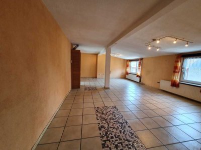 Schöne 4-Zimmer Wohnung + Garage