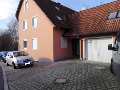 Gepflegte Wohnung mit zweieinhalb Zimmern sowie Terrasse und Einbauküche in Parsberg