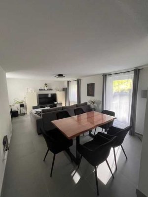 In Pfinztal - Wöschbach: Gepflegte Wohnung mit drei Zimmern und Terrasse