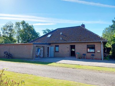 Schmucker Bungalow mit Garage und großem Grundstück in Helse bei Marne zu verkaufen
