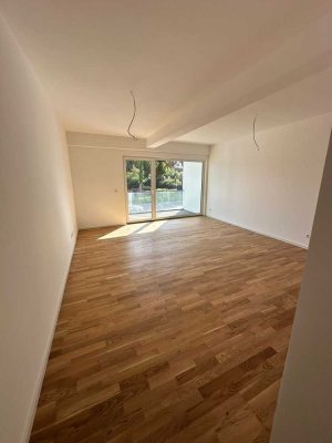 Erstbezug! 1-Zimmer-Apartment., See-Panorama & Loggia – Altstadt fußläufig