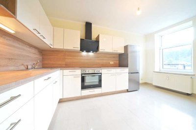 Sanierte & attraktive 3-RW * moderne EBK *  Balkon * SP * ruhige & grüne Lage * TOP *: