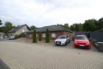 Neuwertiger Bungalow (Bj. 2015) mit Fußbodenheizung und Garten