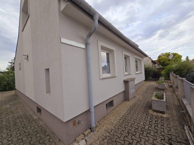 Charmantes Einfamilienhaus 125m² wohnfl. mit 791m² Garten und überdachte Terrasse und Kaminanschluss in Leobersdorf – S-Bahn in der Nähe!
