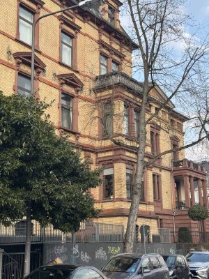 Charmante Altbau Dachgeschosswohnung  ++ Stilvoll wohnen über den Dächern der Stadt ++