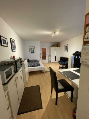 Geschmackvolle, gepflegte 1-Raum-Wohnung mit Balkon und EBK in Erlangen