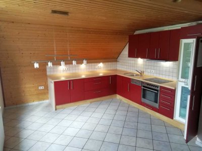 Helle 3-Zimmer Dachgeschosswohnung mit Dachterrasse in Orsenhausen