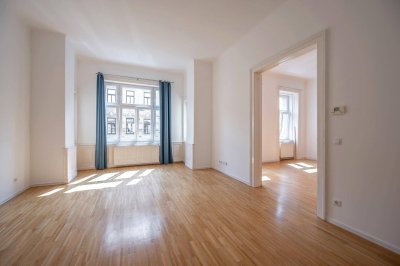 * NEW * Fantastic 4-Room Apartment in a Prestigious Period Building! Prime Location!