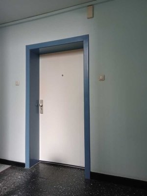 Erschwingliche Single - Wohnung mit zweieinhalb Zimmern in Duisburg Hochemmerich