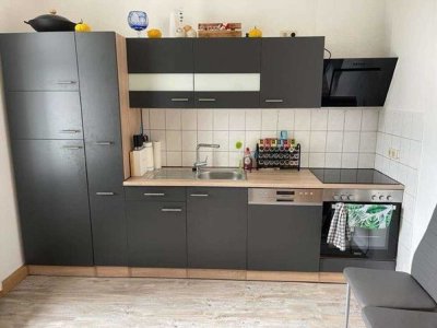 geräumige 3 Zi.-Wohnung inkl. Einbauküche in Pößnecker Stadtvilla