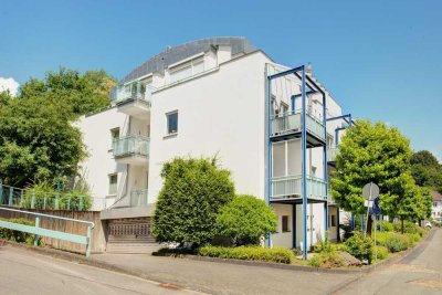 Barrierefreie, äusserst gepflegte 3-Zimmer-Erdgesschosswohnung mit mehreren Balkonen und Tiefgarage
