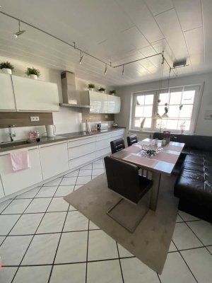 Komfortables Wohnen: 5 Zimmer mit Sonnenbalkon in ruhiger Lage von Köln-Worringen