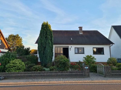 Winden: Gepflegtes Haus mit Garten und Garage