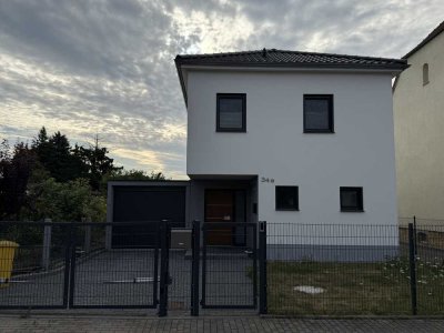 Neuwertiges Haus mit vier Zimmern und Einbauküche in Leipzig