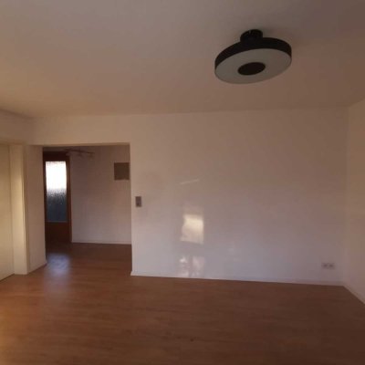 Gepflegtes 4,5-Zimmer Haus mit Garage in Stuttgart-Rot