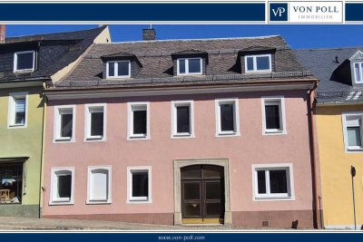Stadthaus mit drei Wohneinheiten und Innenhof