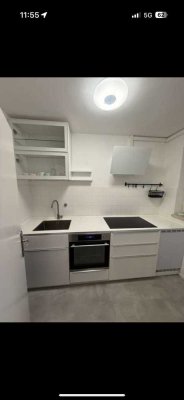 Geschmackvolle, modernisierte 1,5-Zimmer-Hochparterre-Wohnung mit EBK in Gauting