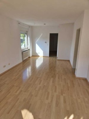 Schöne Dachgeschosswohnung in guter Lage mit Balkon