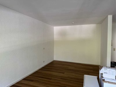 SOFORT ZU VERMIETEN ! 1-Raum Wohnung mit Balkon in Obrighoven