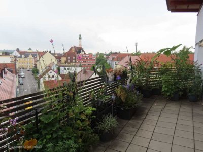 Wohnung mit Penthouse-Charakter: 3-Zi.-Whg, Blk., 1 km von der Altstadt, TG, auch zur Selbstnutzung*