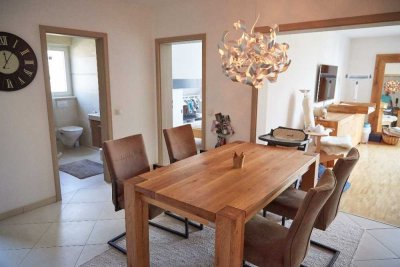 Traumhafte 2,5-Zimmer-DG-Wohnung mit Balkon und Einbauküche in Toplage von Oberursel