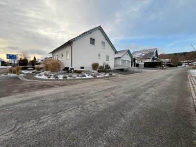 4-Zimmer-Dachgeschosswohnung mit Balkon, Garten & Garage