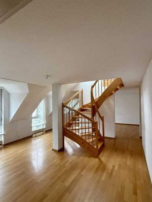 Großzügige Maisonette (105 m², 3,5 Zi.) in Degerloch –  Zentral, naturnah & mit TG-Stellplatz