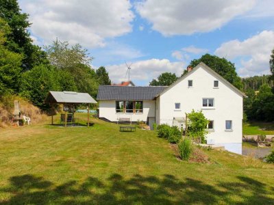 Saniertes Einfamilienhaus mit Wintergarten und großem Grundstück in Burghaun-Langenschwarz