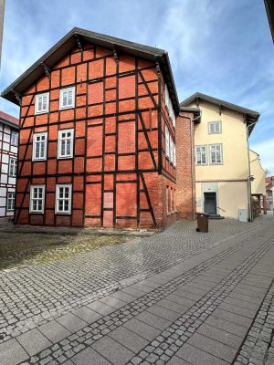 geräumige 3-Raum Wohnung in der Innenstadt zur Eigensanierung