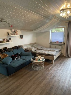 Hell, möbelierte Dachgeschosswohnung mit Balkon