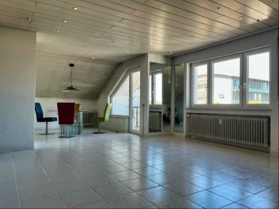 Charmante 3-Zimmer Dachgeschosswohnung mit Garage und Stellplatz