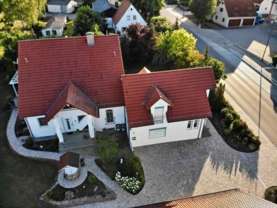 Traumhaftes Einfamilienhaus mit sep. Gäste- oder Arbeitsgebäude –