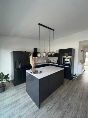 Lichtdurchflutete 3-Zimmer-DG-Wohnung mit Balkon in Eschweiler