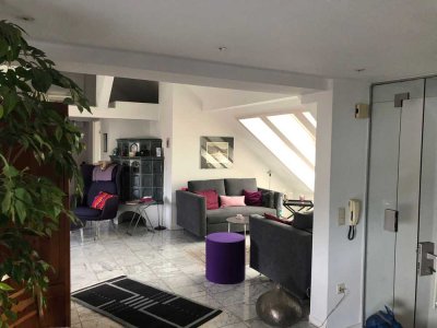 Traumhafte 2-Zimmer Altbau-Dachgeschosswohnung in KA-Durlach