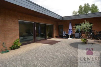 5795: Hilden-Musikantenviertel! Freistehender Bungalow mit zwei Garagen in ruhiger Lage!
