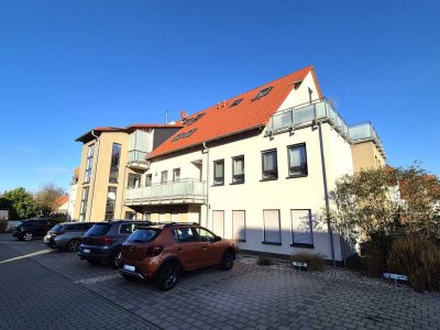 Komfortable DG-Maisonette mit TL-Bad, Dachterrasse & TG-Platz !