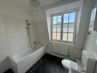 LEERE 3 ZIMMER IM 2.OBERGESCHOSS - MODERNISIERT