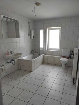Attraktive und modernisierte 3-Raum-DG-Wohnung in Sankt Augustin