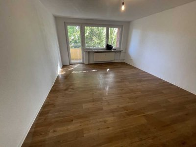 renovierte 2 Zimmer Wohnung mit Balkon