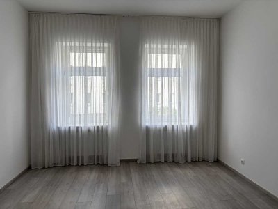 geräumige, helle Altbauwohnung in ruhiger Lage