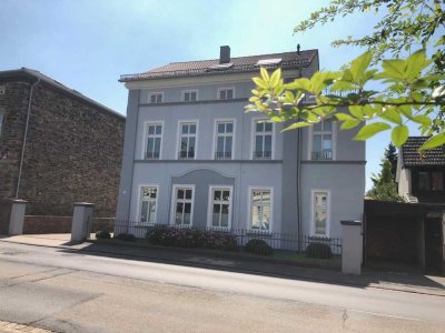 Stilvolle, sanierte 3-Zimmer-Erdgeschosswohnung mit geh. Innenausstattung