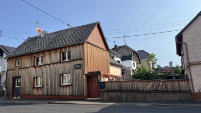 Charmantes Einfamilienhaus mit Hof & Scheune in Kördorf