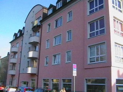Gemütliche 1-Raum-Wohnung mit kleiner Küche und Balkon